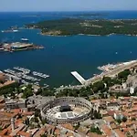Leona * Pula
