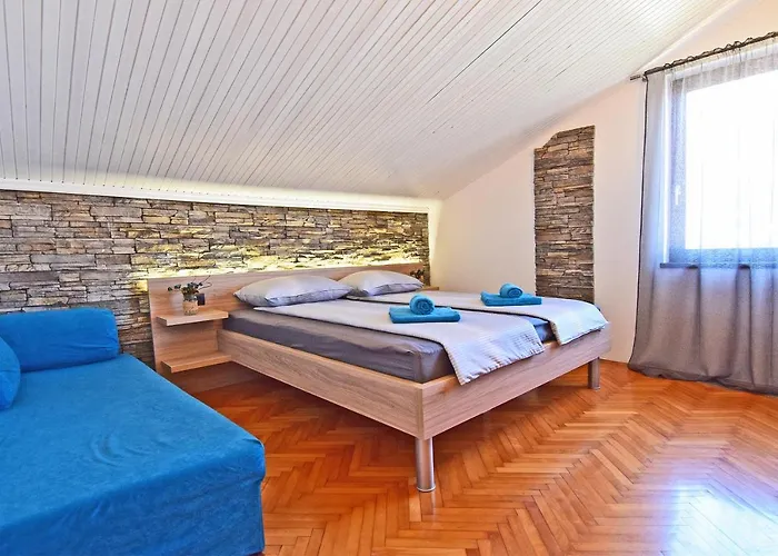 Leona Διαμέρισμα Πούλα