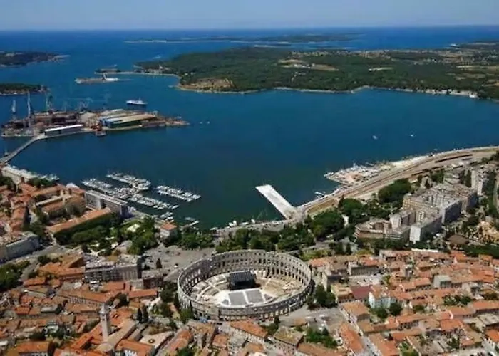 Leona * Pula